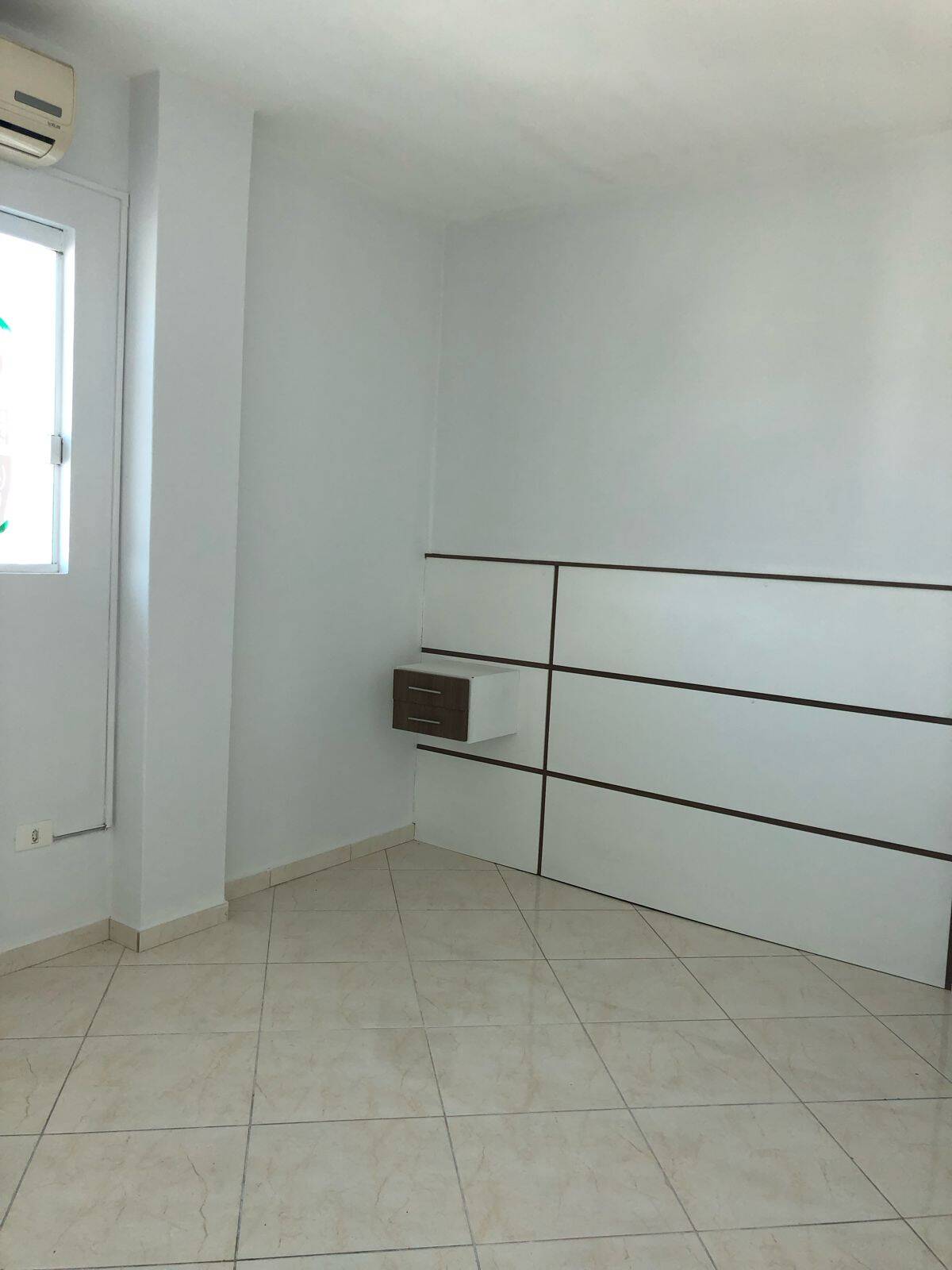 Apartamento à venda com 2 quartos, 70m² - Foto 3