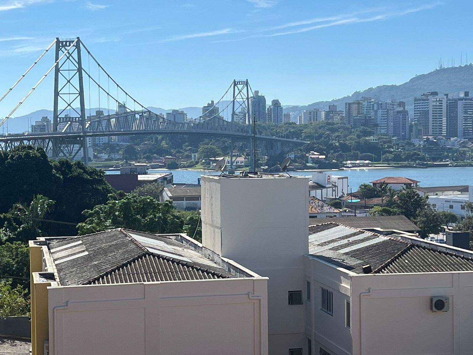 Casa à venda com 4 quartos, 360m² - Foto 1