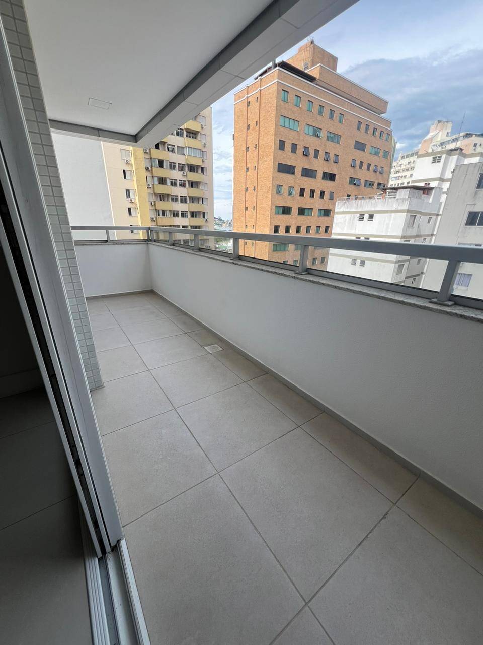 Apartamento à venda com 2 quartos, 75m² - Foto 3