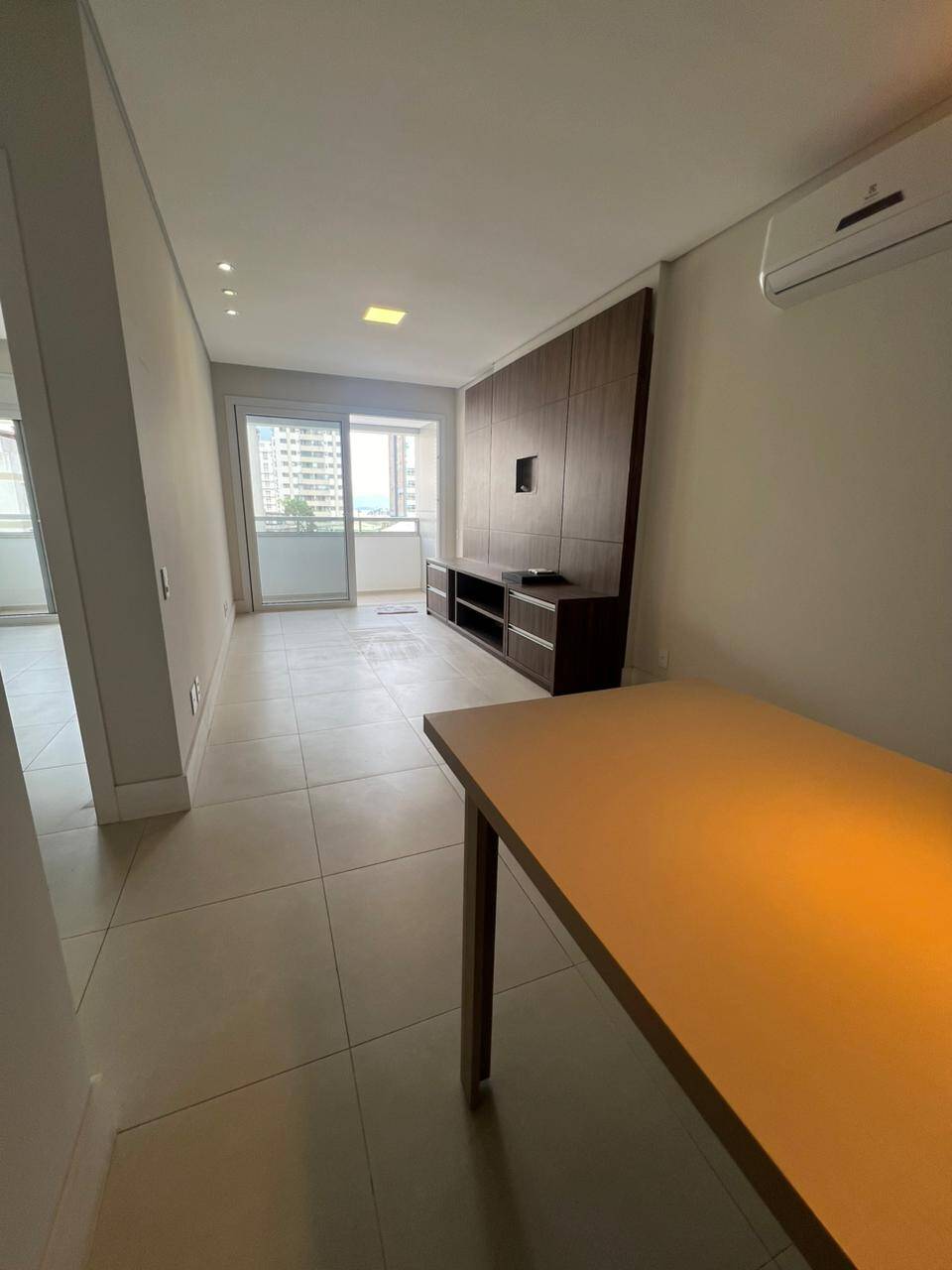 Apartamento à venda com 2 quartos, 75m² - Foto 4