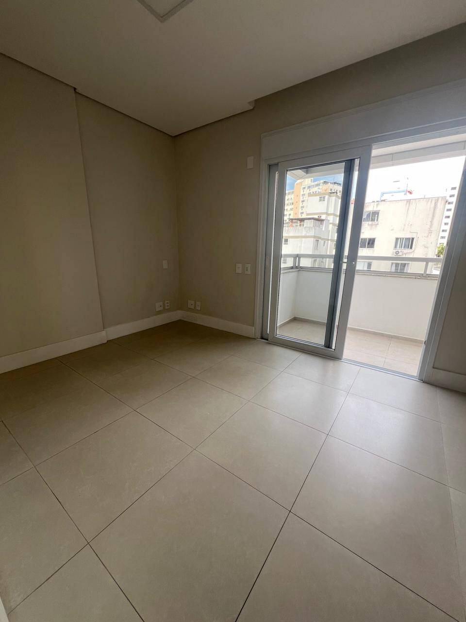 Apartamento à venda com 2 quartos, 75m² - Foto 11