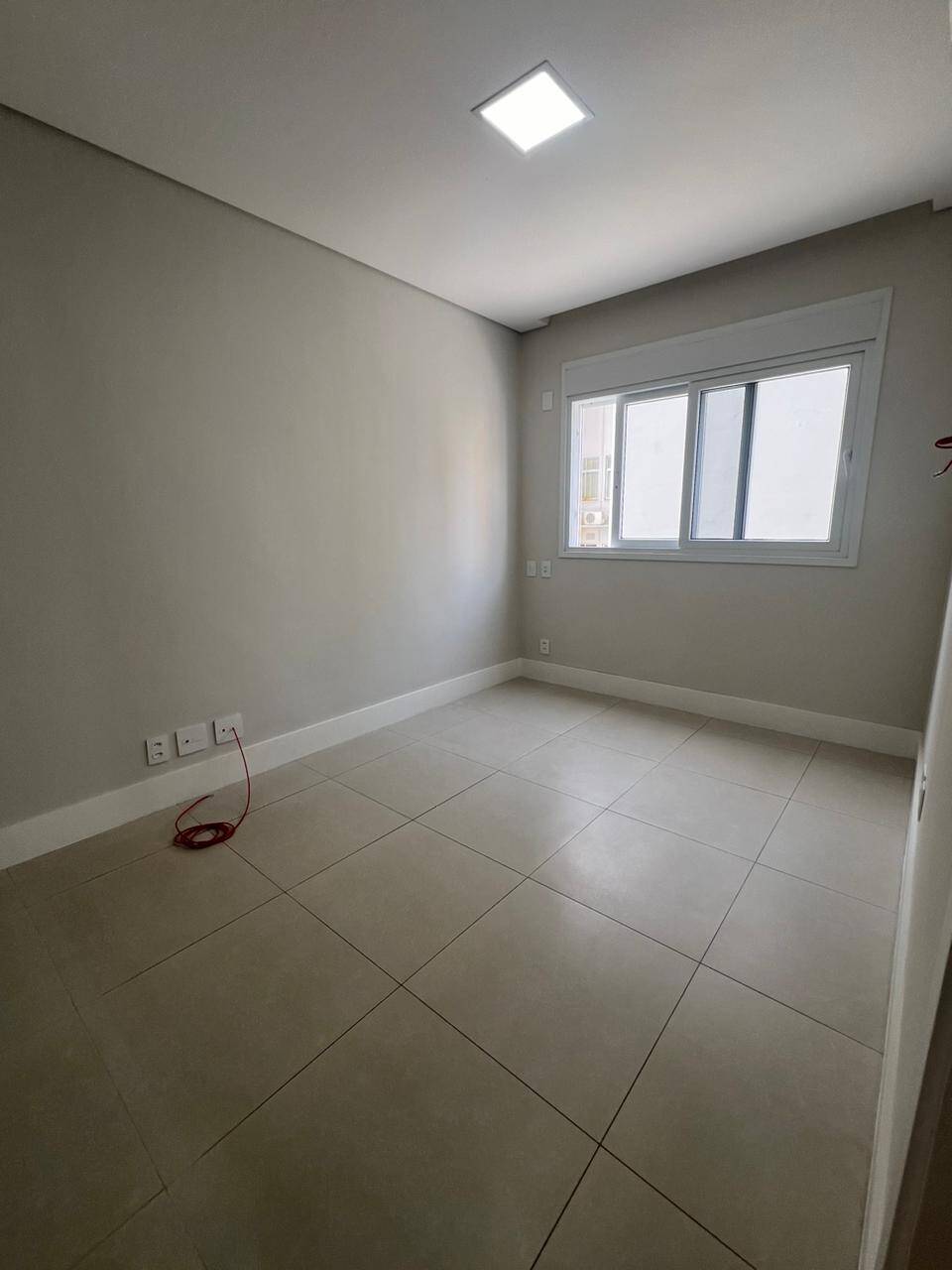 Apartamento à venda com 2 quartos, 75m² - Foto 13