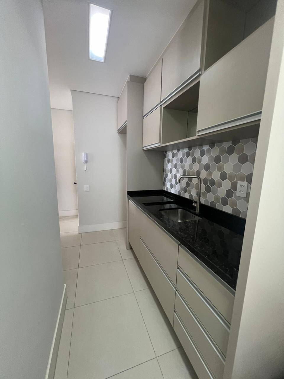 Apartamento à venda com 2 quartos, 75m² - Foto 1