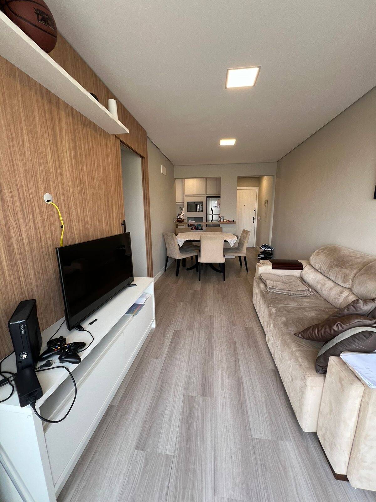 Apartamento à venda com 2 quartos, 75m² - Foto 1